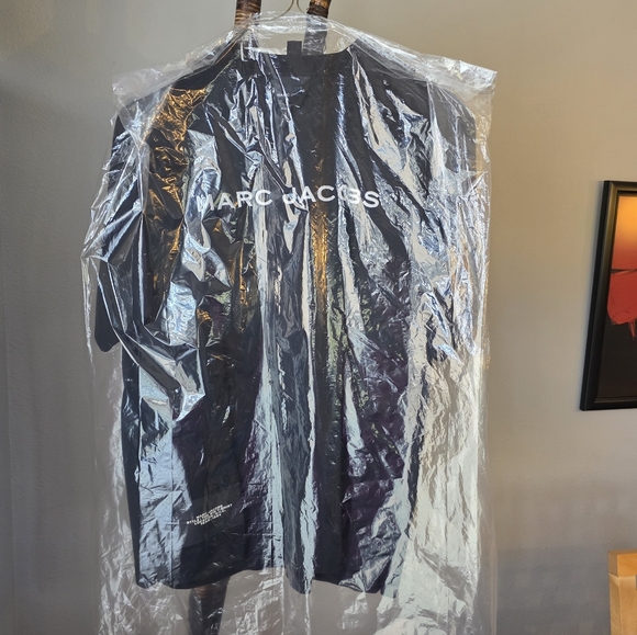 Marc Jacobs Black Short Sleeve Tee Worn Twice - Dry Cleaned For You - Picture 9 of 9